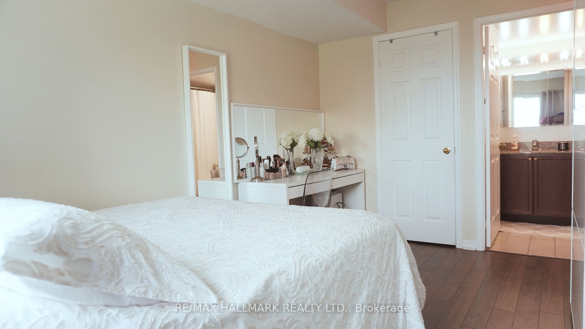 185 oneida Cres, #816