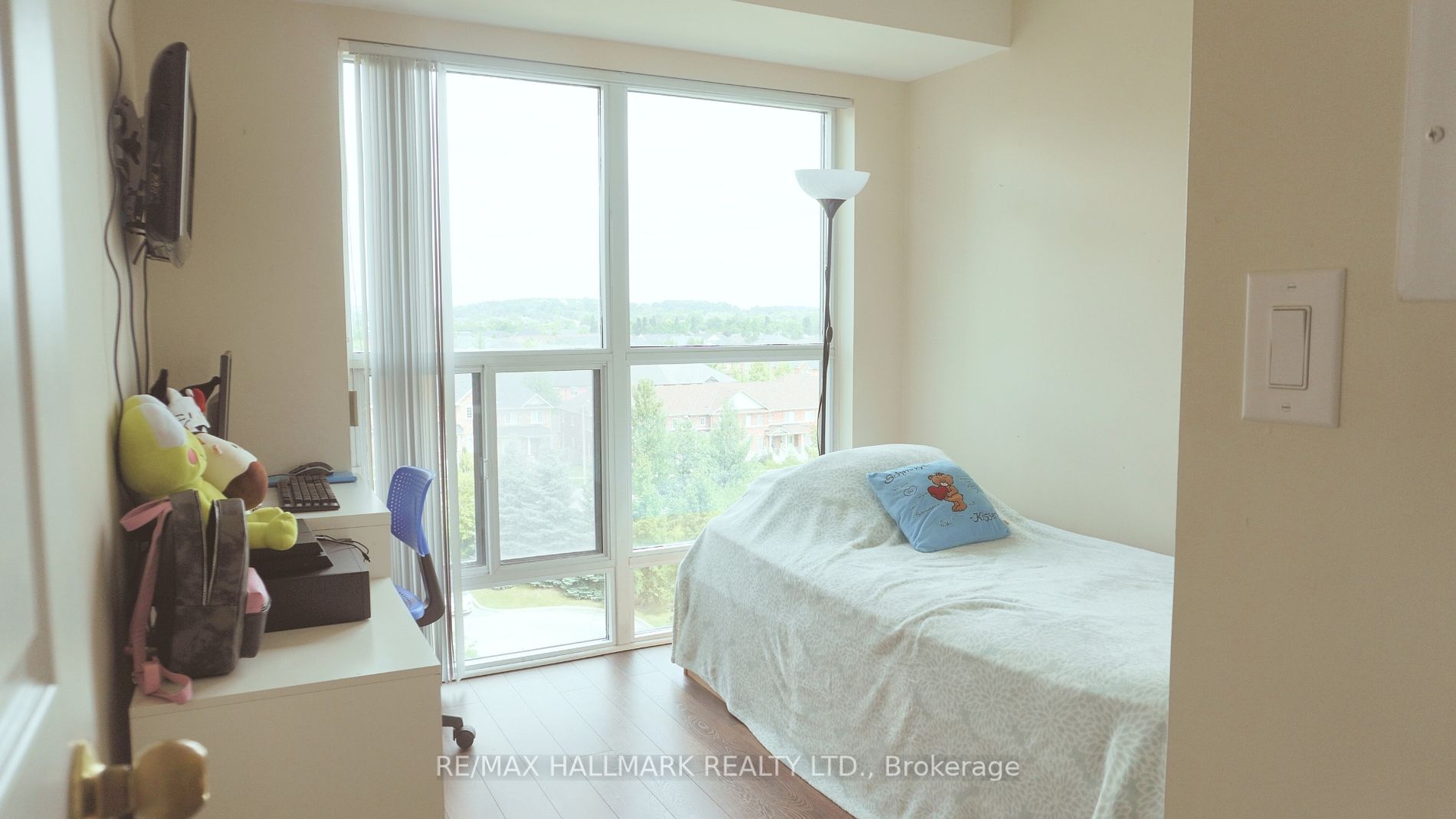 185 oneida Cres, #816