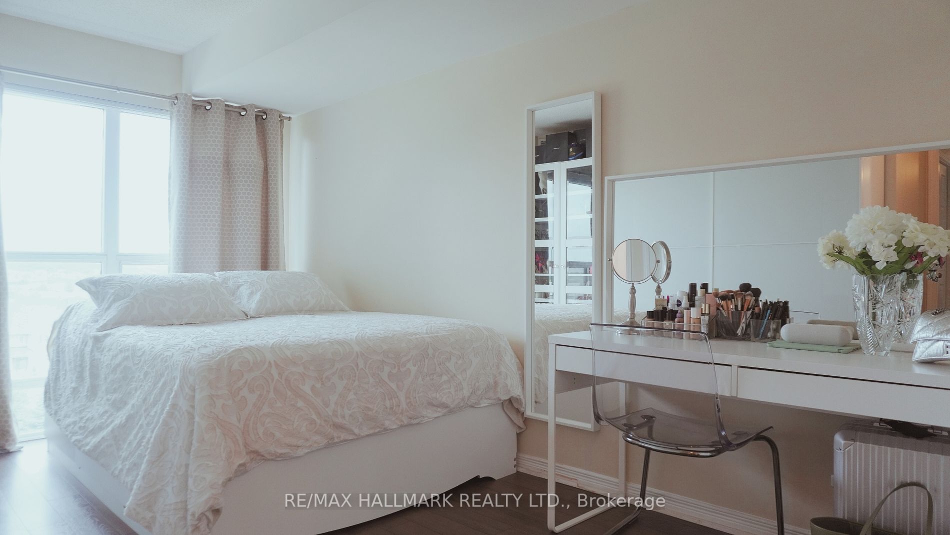 185 oneida Cres, #816