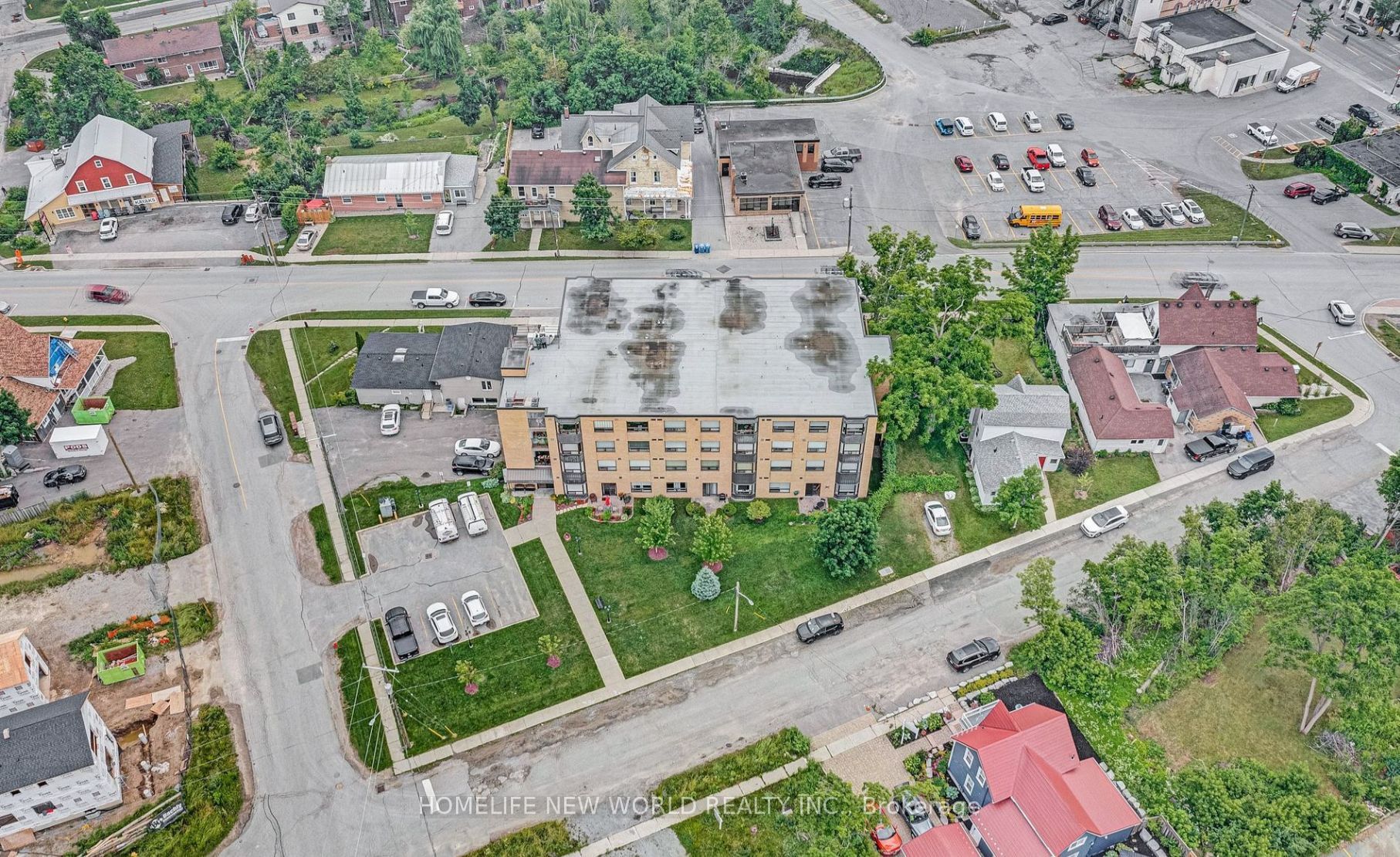 41 Ash Street #402