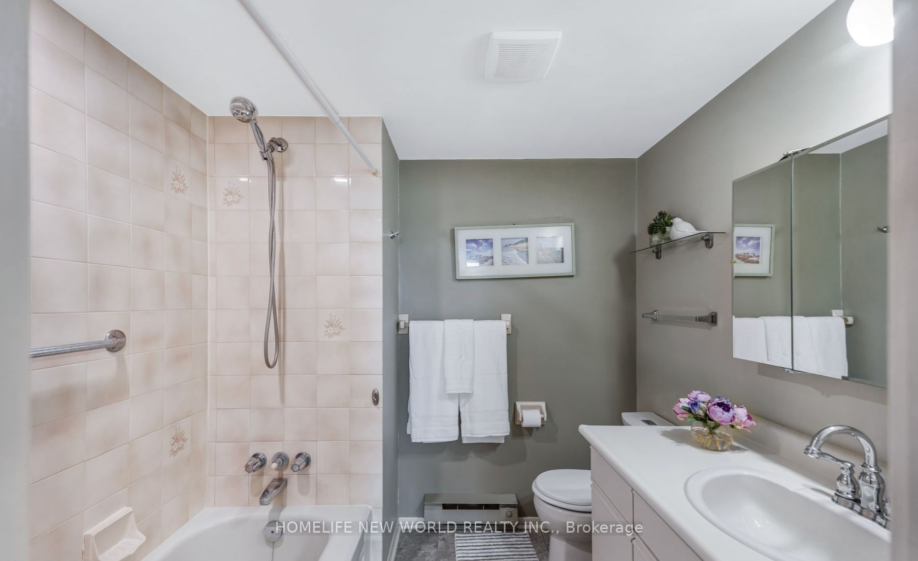 41 Ash Street #402
