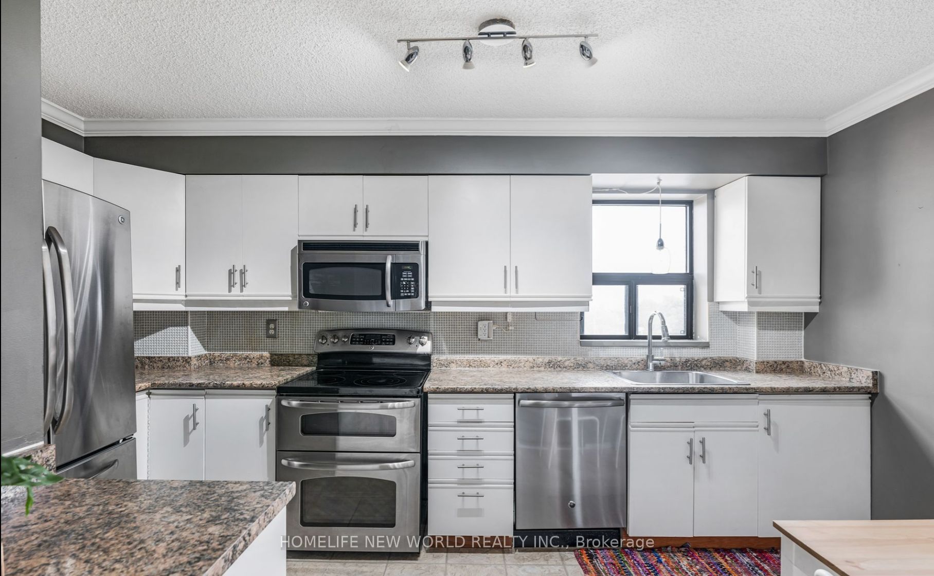 41 Ash Street #402