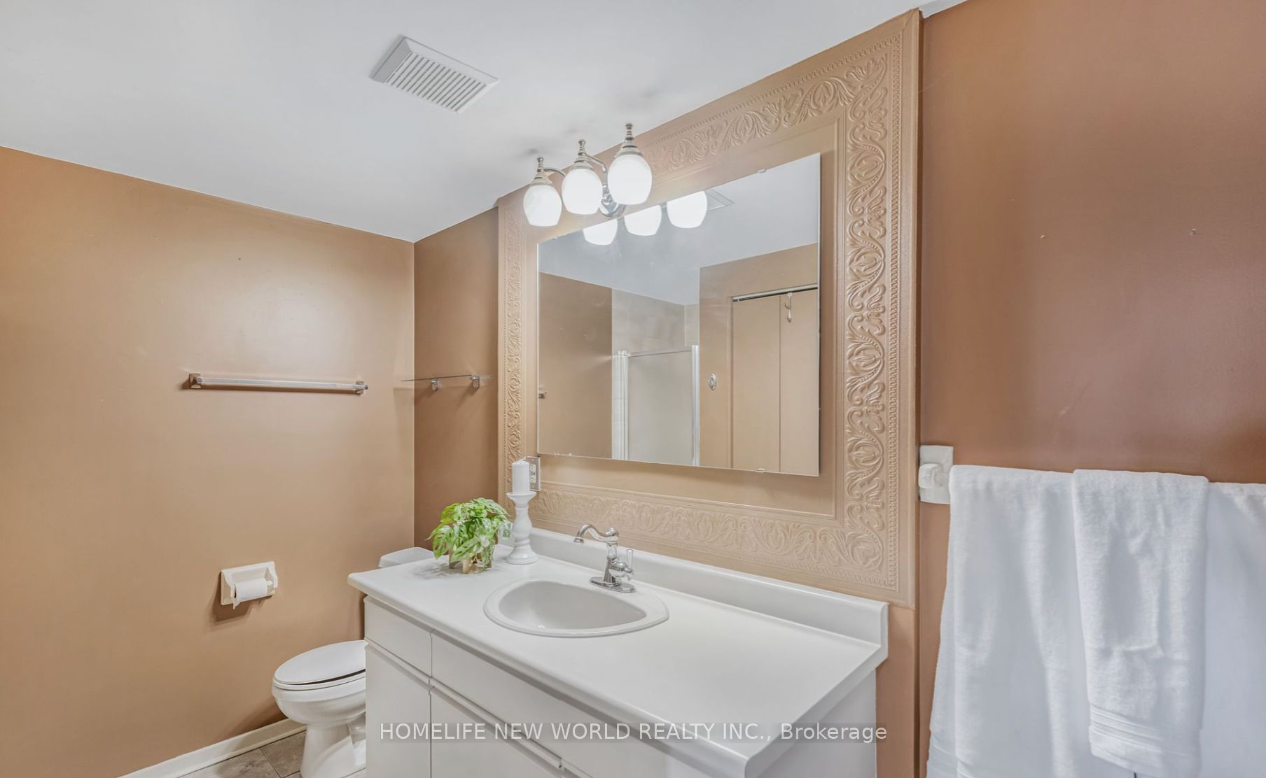 41 Ash Street #402