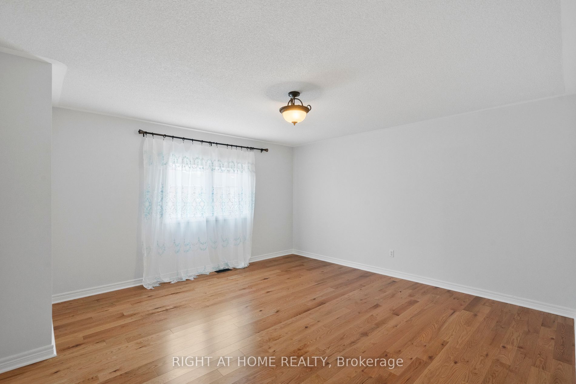 16 Sylwood Cres