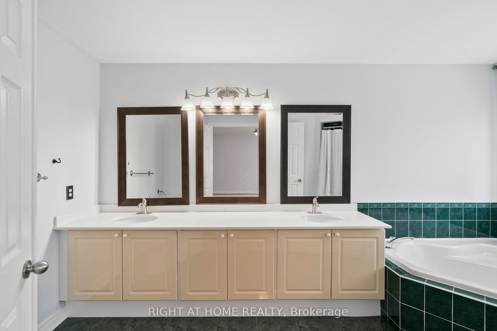 16 Sylwood Cres