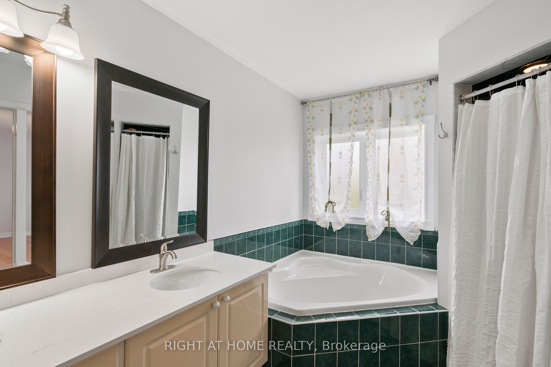16 Sylwood Cres