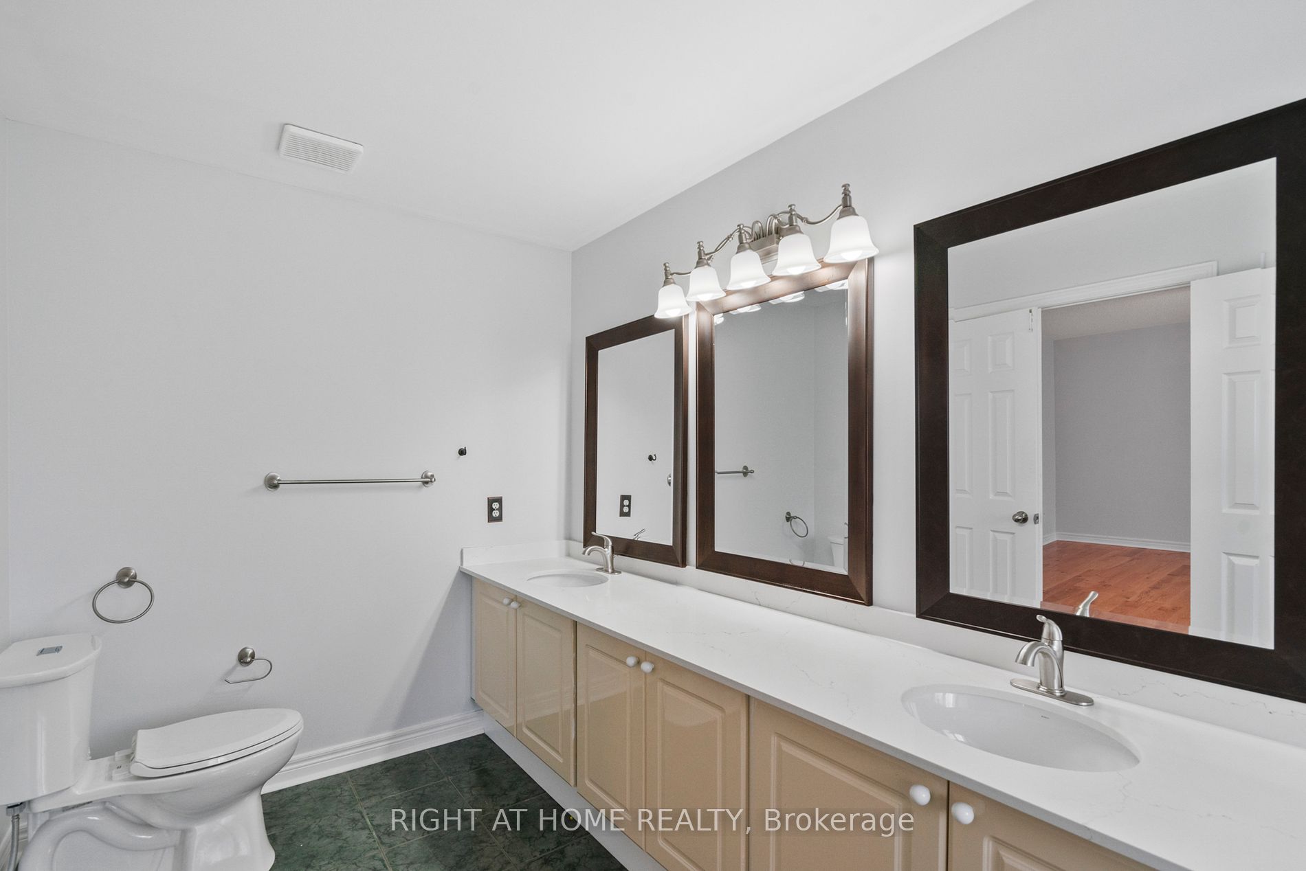 16 Sylwood Cres