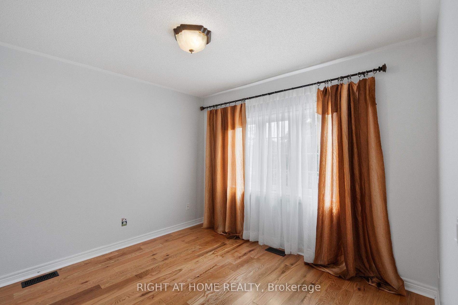 16 Sylwood Cres