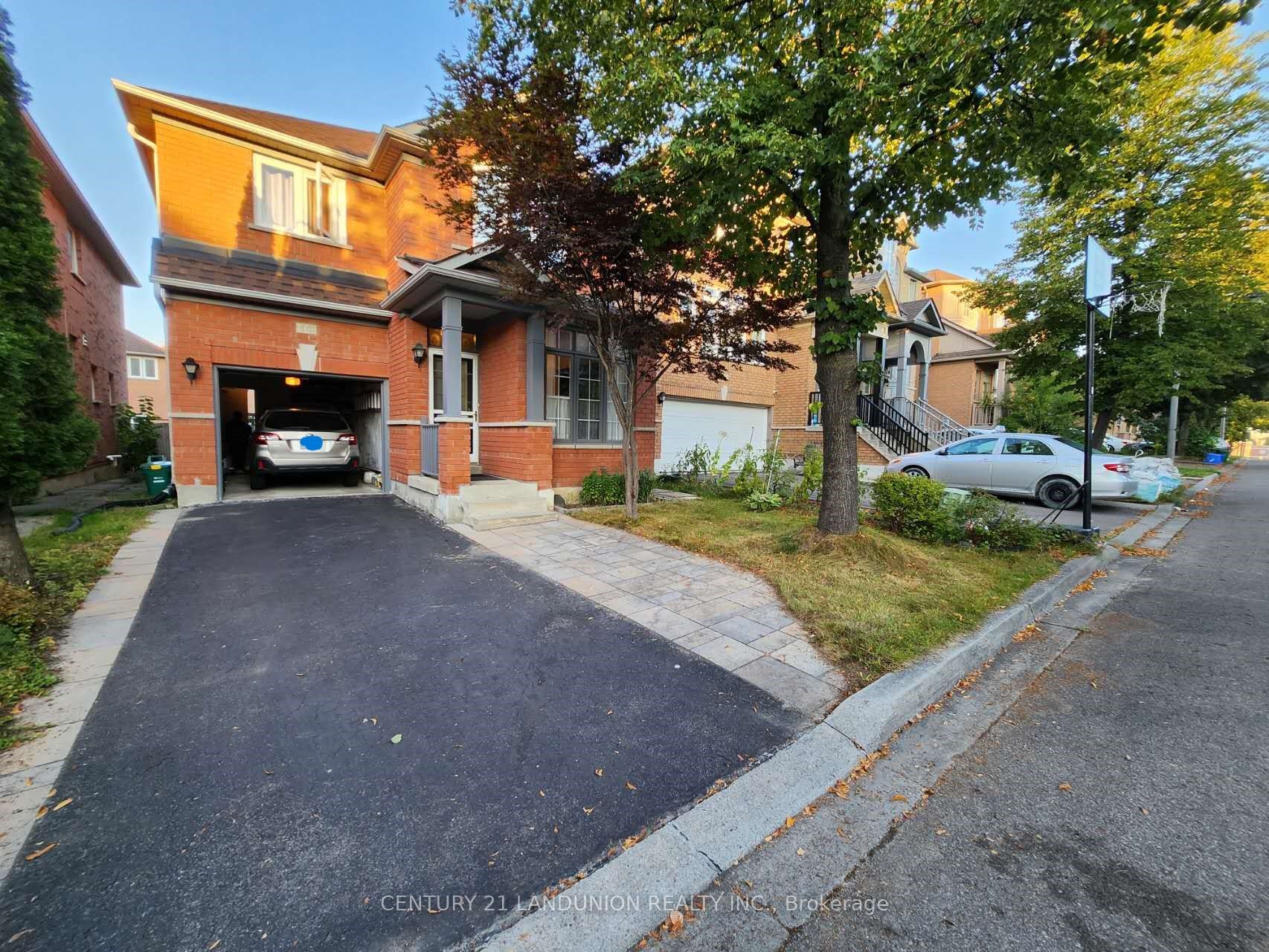 10 Fairlawn Ave