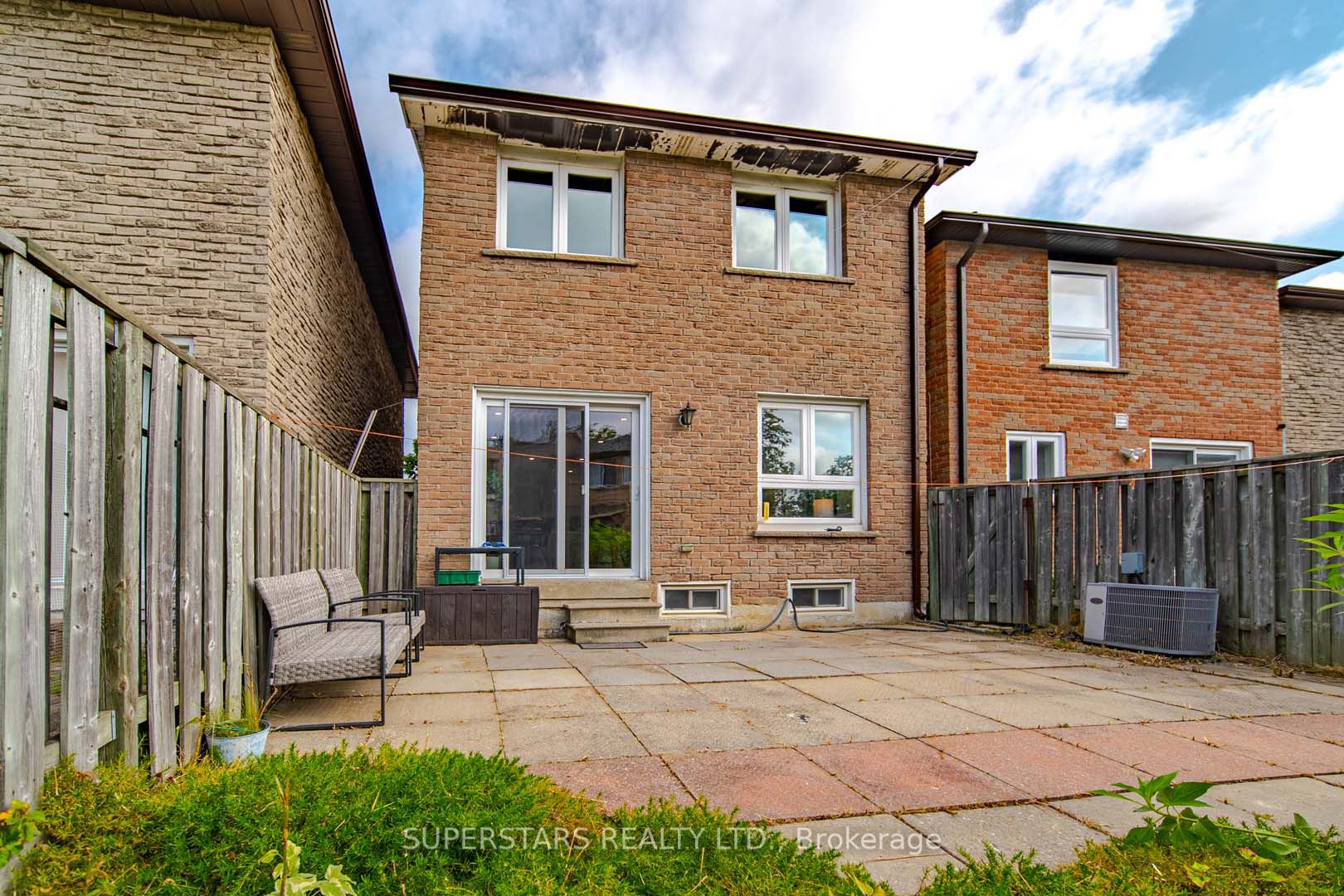 76 Cottsmore Cres