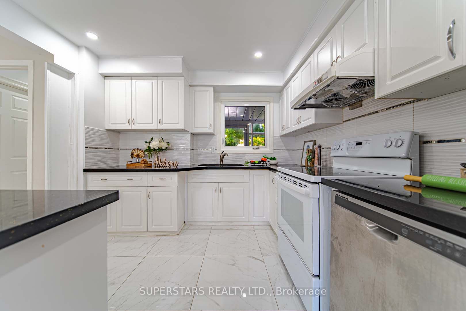 76 Cottsmore Cres