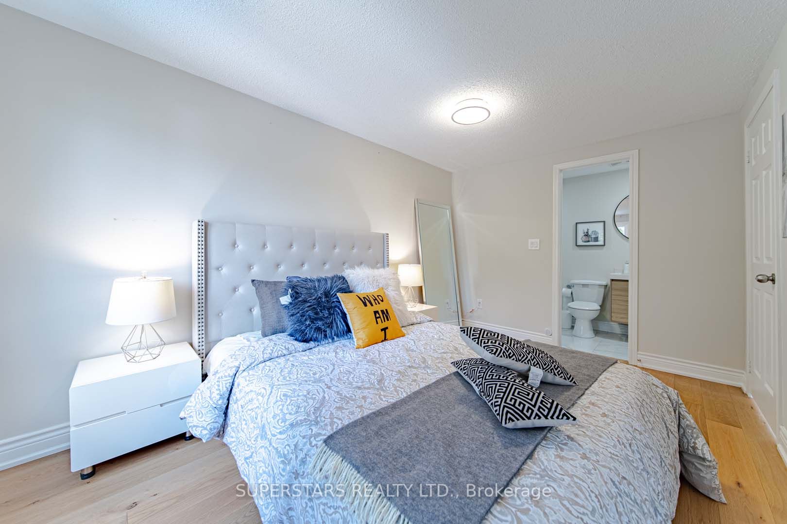 76 Cottsmore Cres