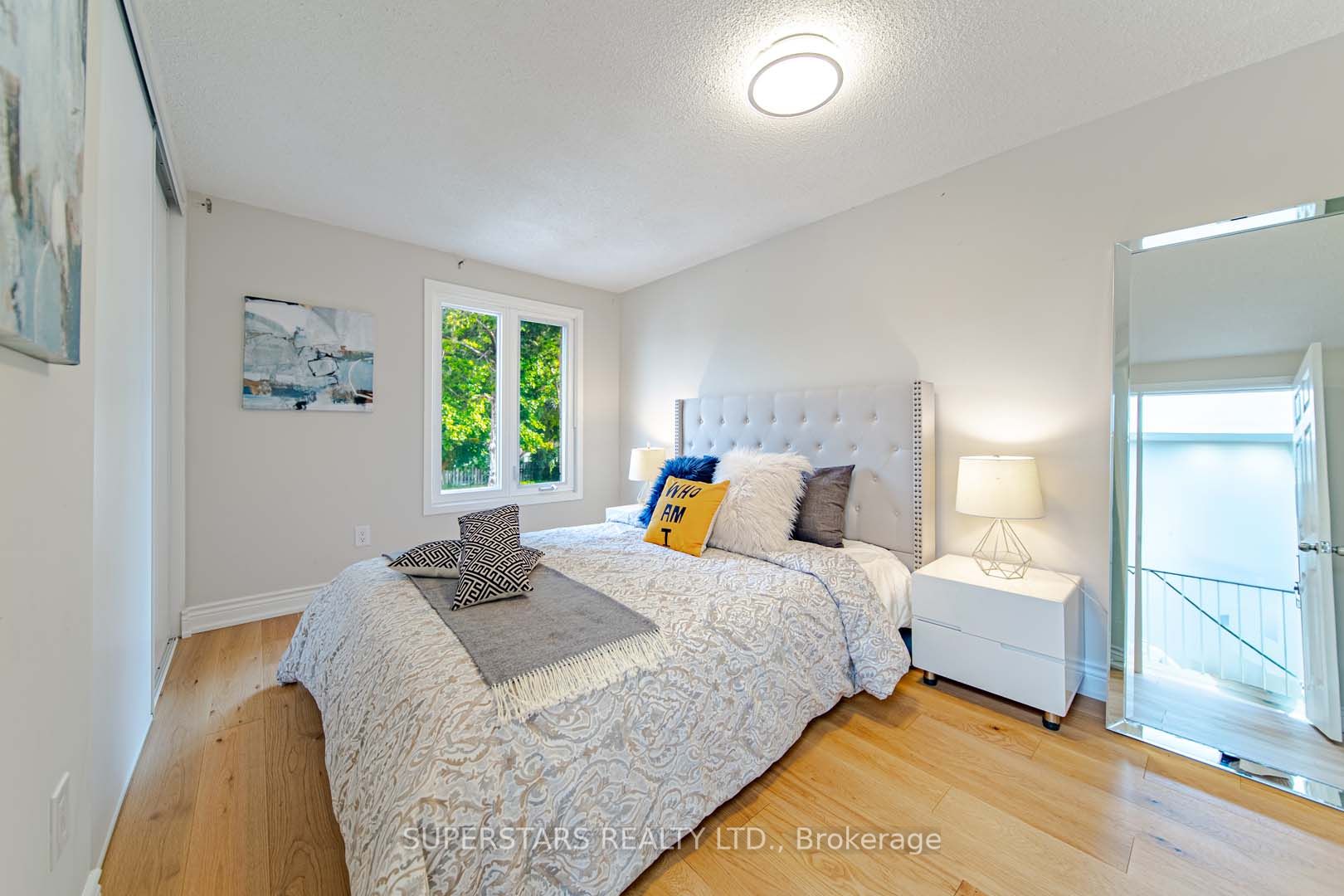 76 Cottsmore Cres