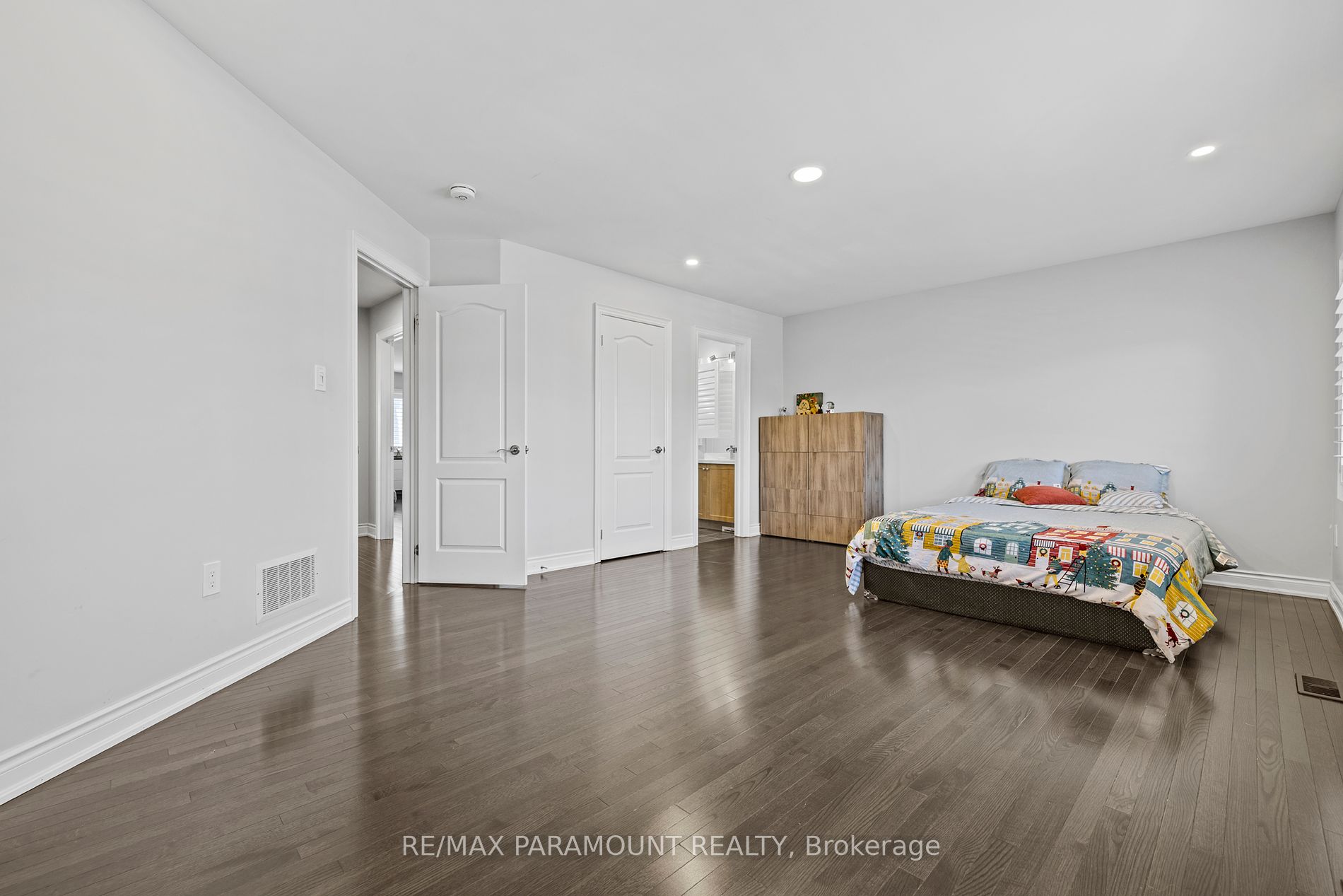 8 W. Dykie Court