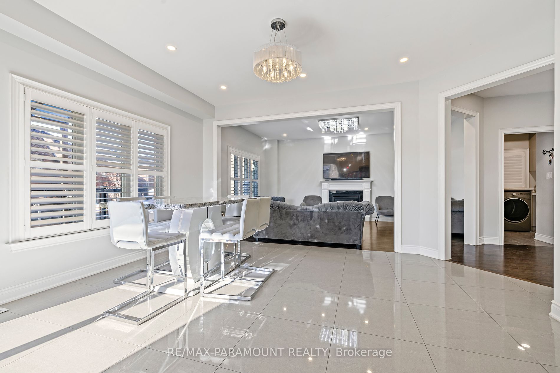 8 W. Dykie Court