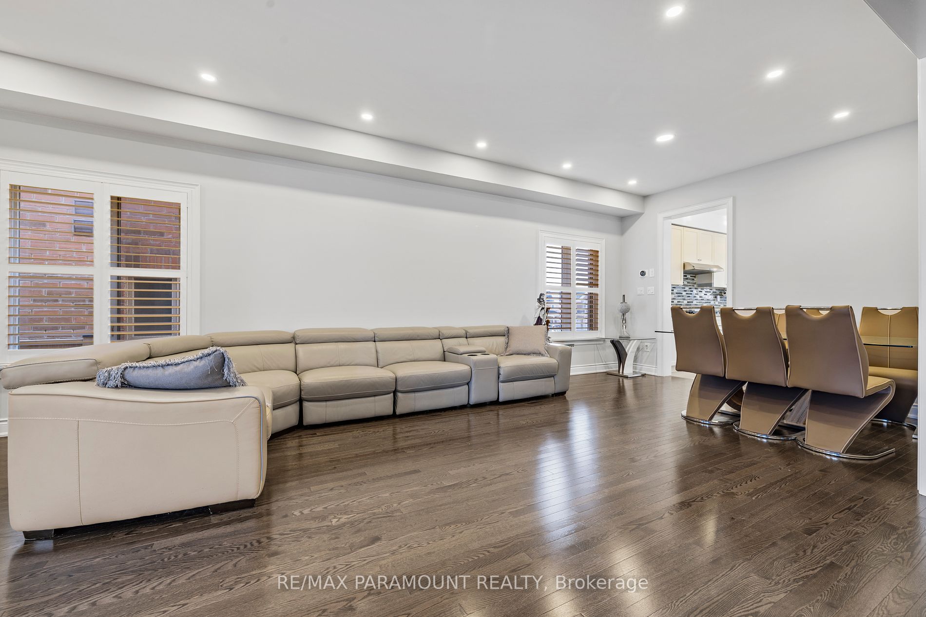 8 W. Dykie Court