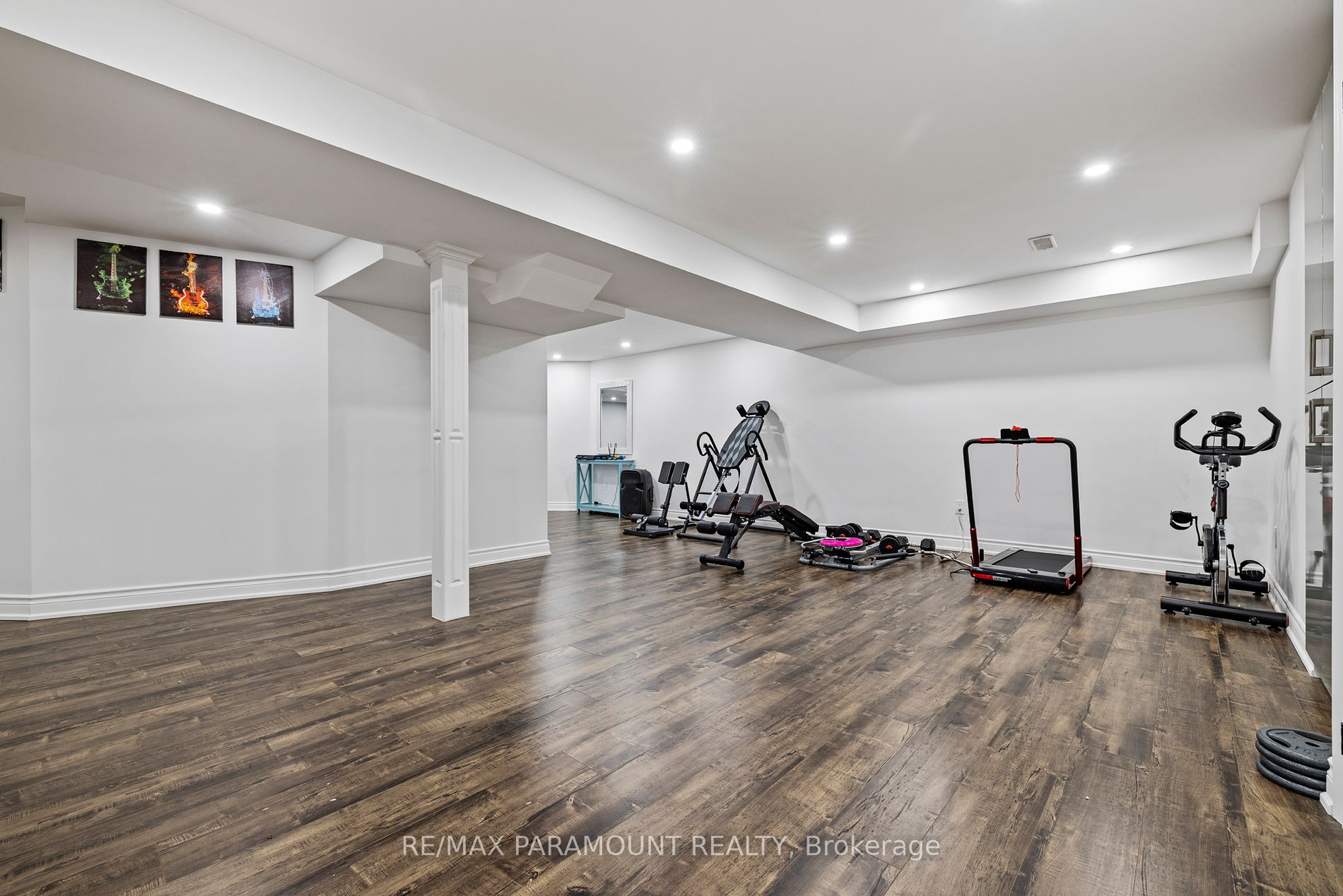 8 W. Dykie Court