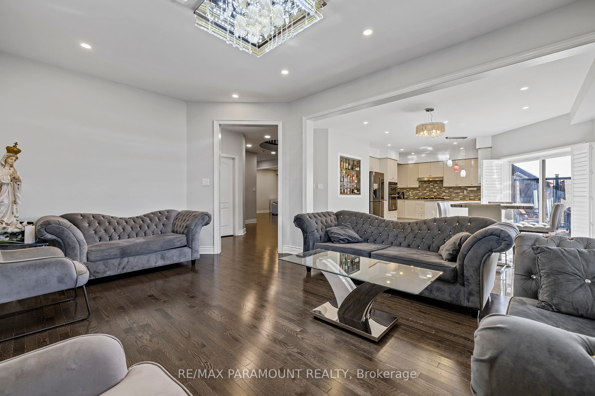 8 W. Dykie Court