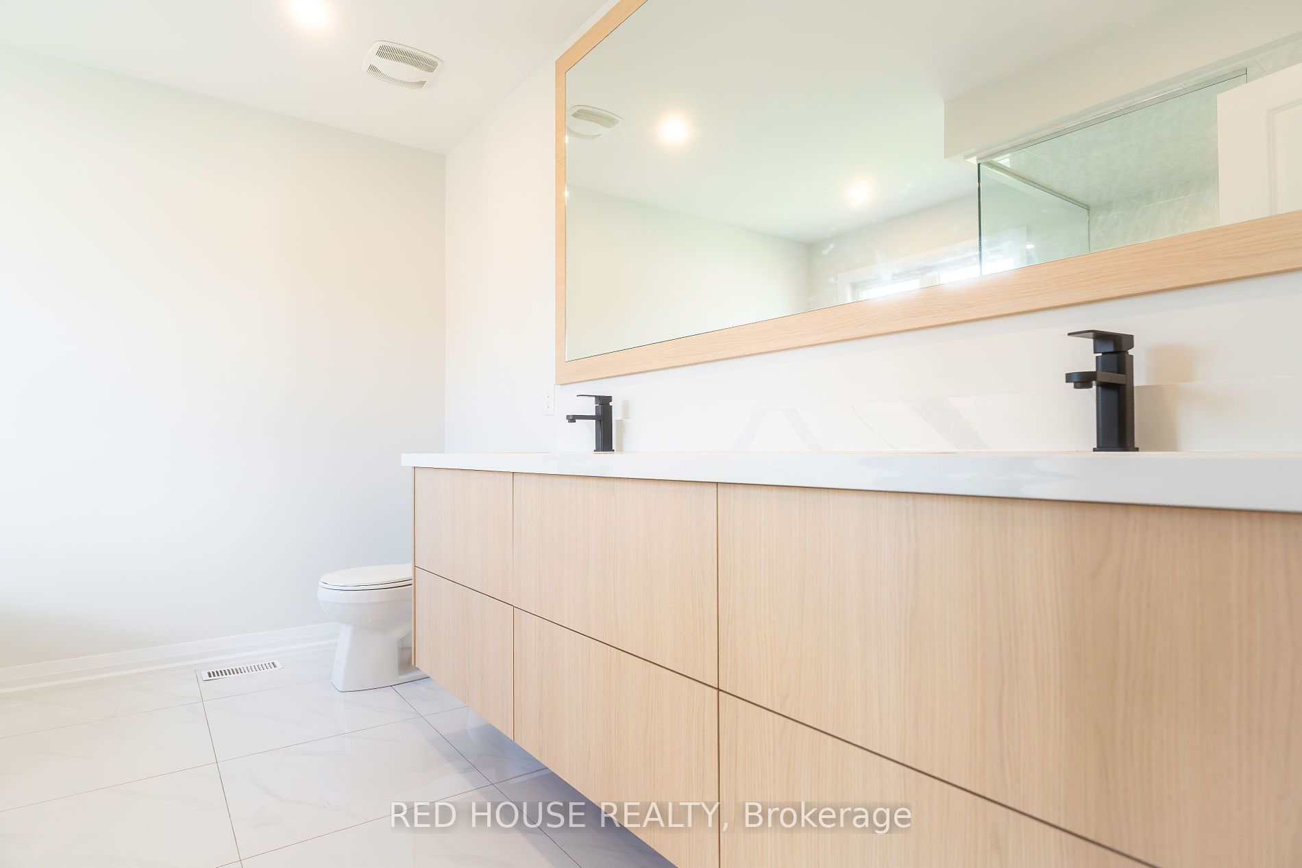 1458 Stovell Cres