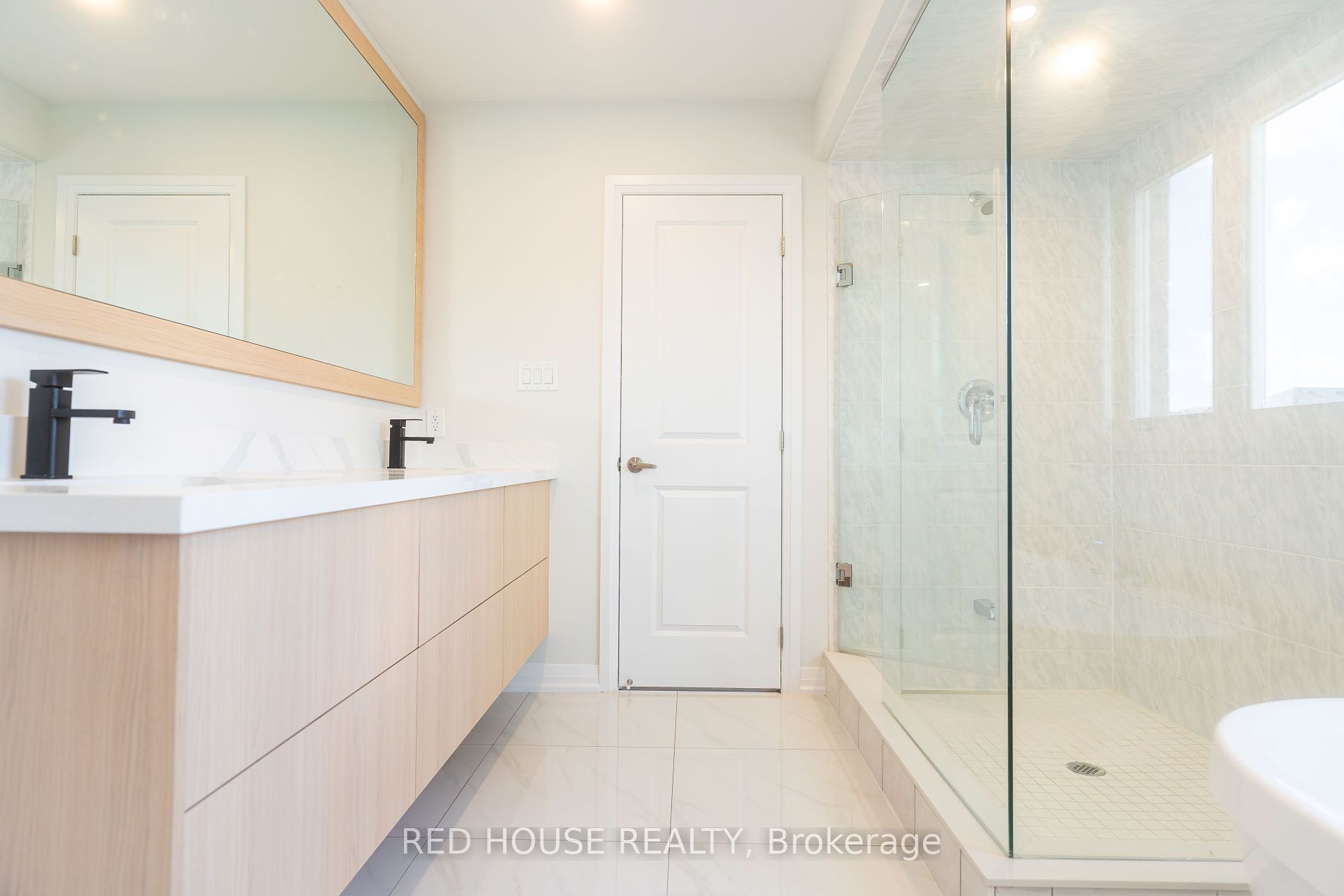 1458 Stovell Cres