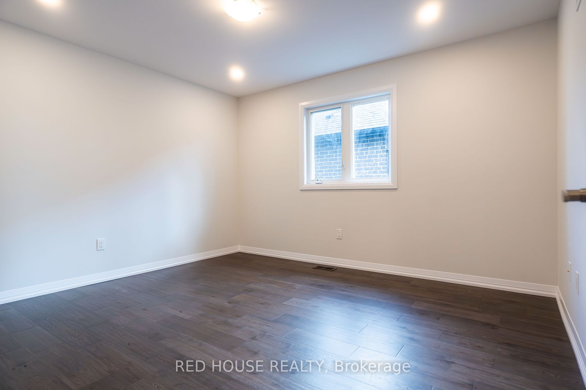 1458 Stovell Cres