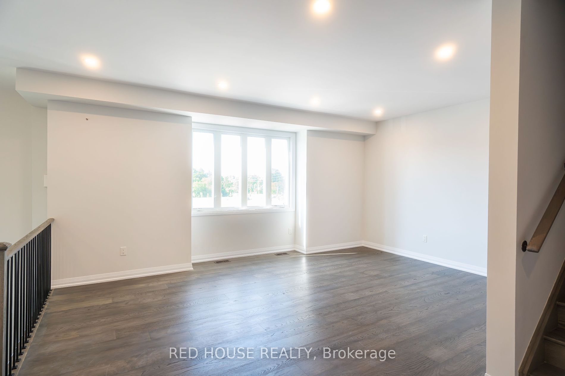 1458 Stovell Cres