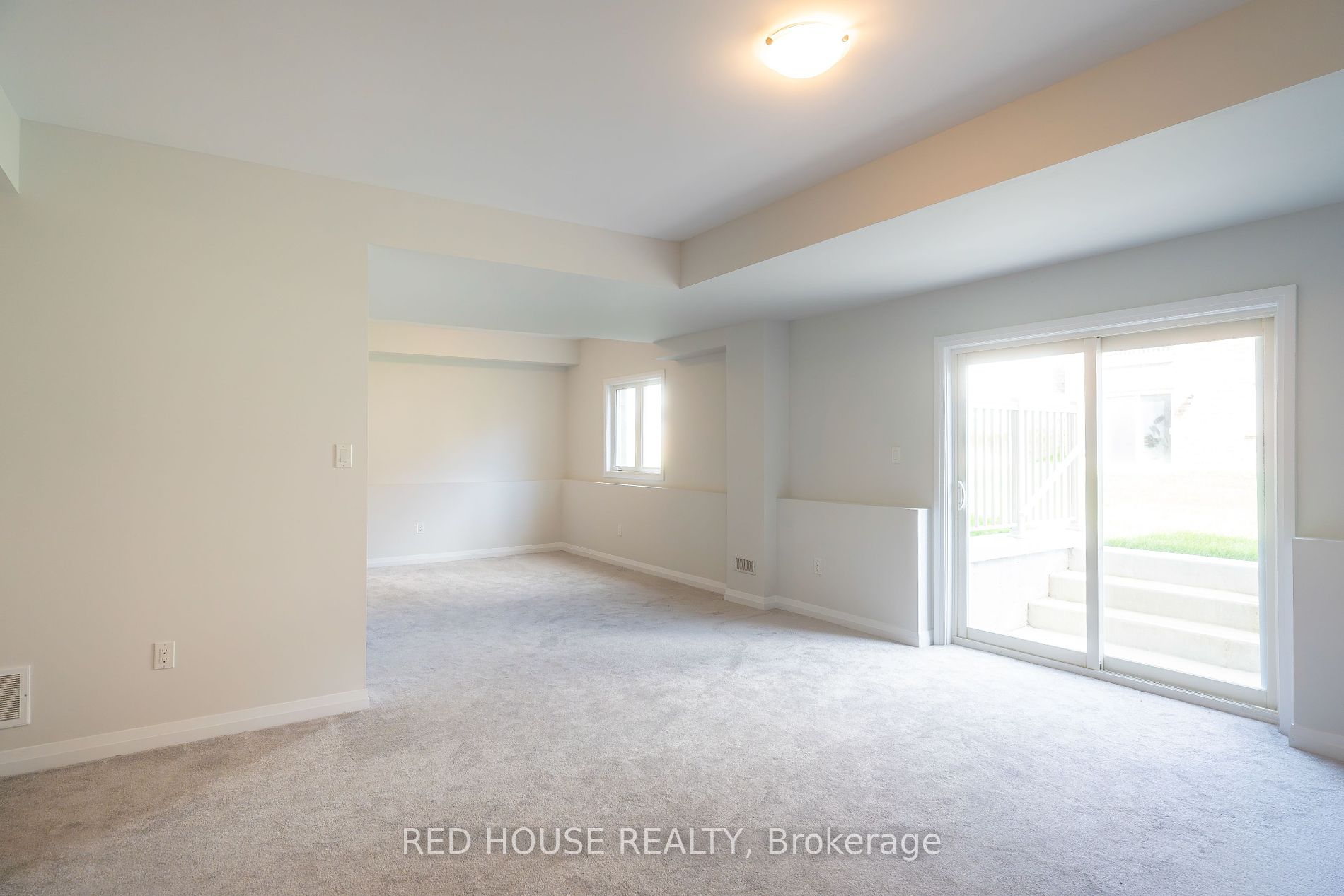 1458 Stovell Cres