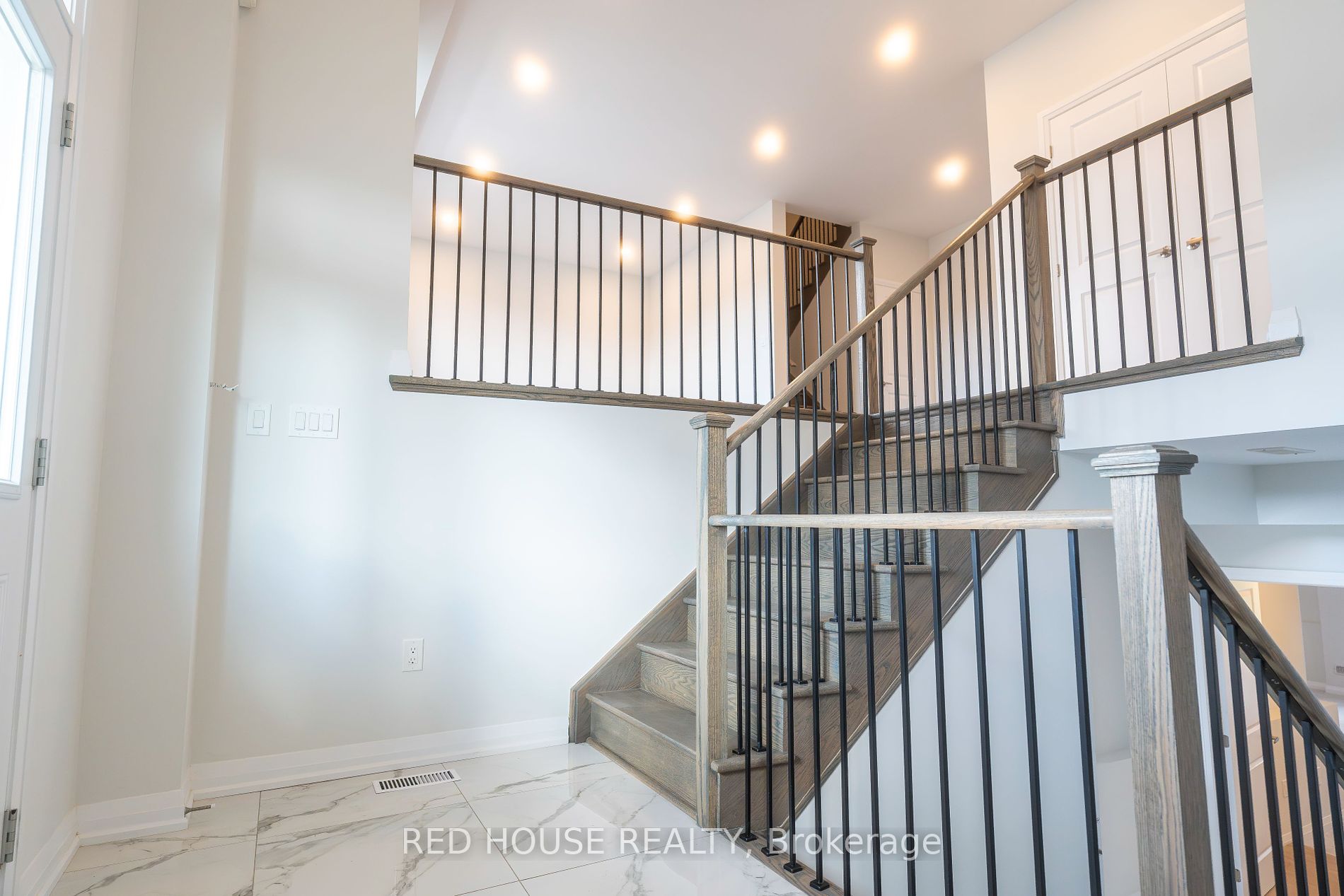 1458 Stovell Cres