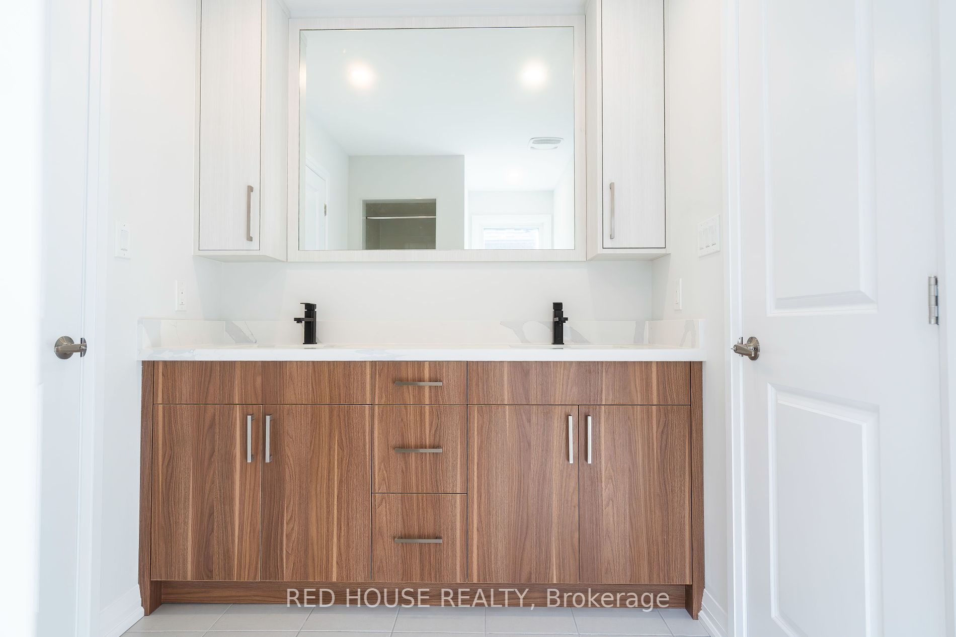 1458 Stovell Cres