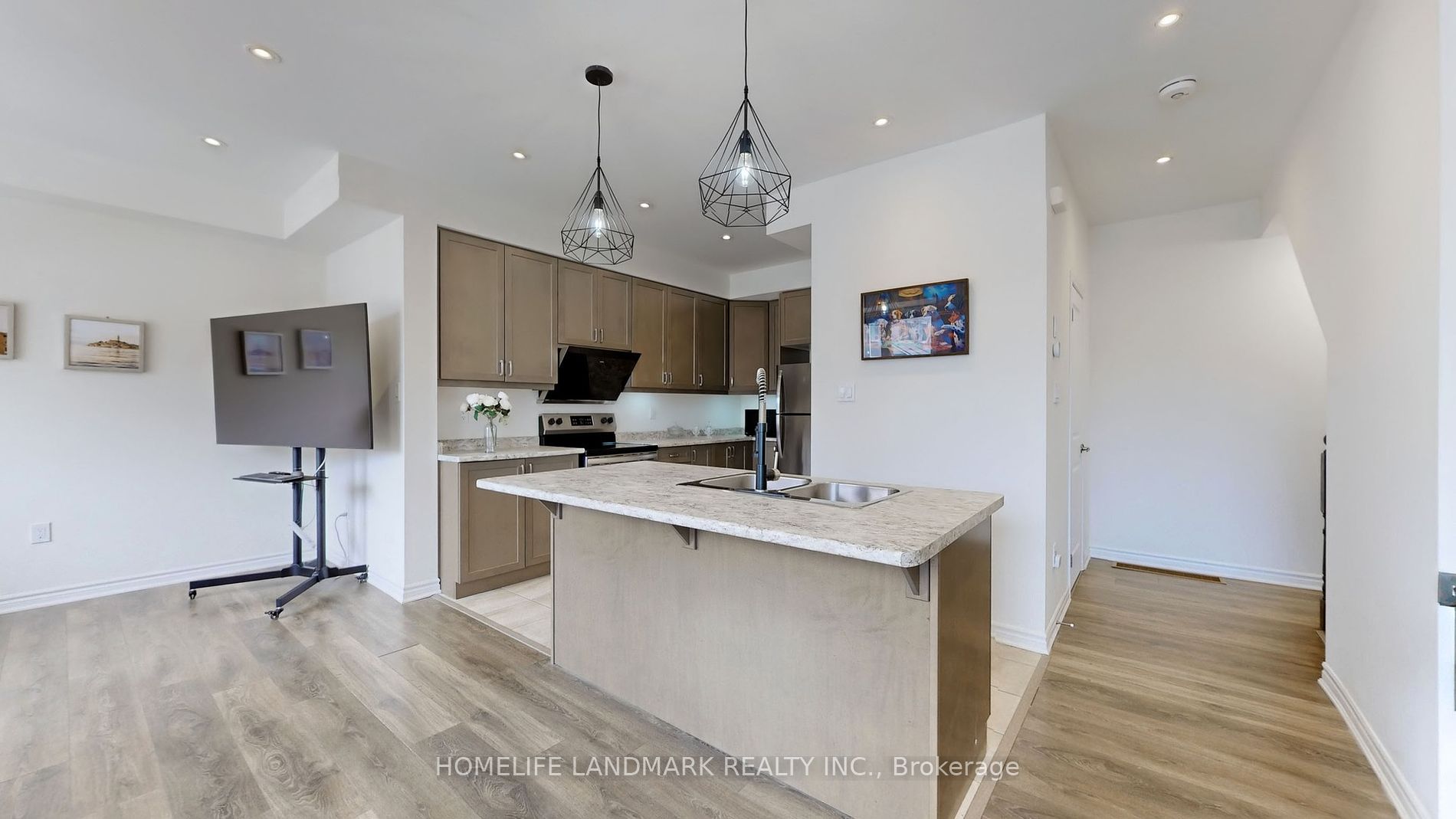 20 Adam Sellers Street, #28