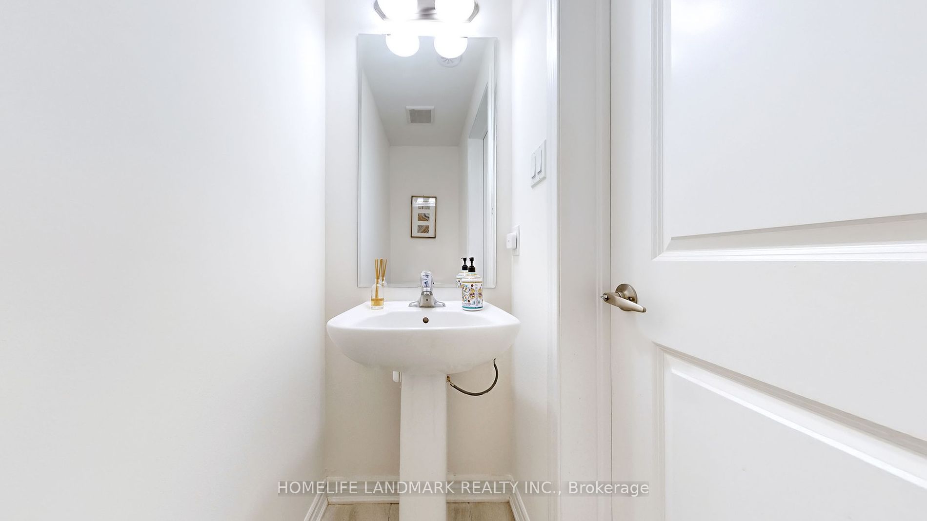 20 Adam Sellers Street, #28