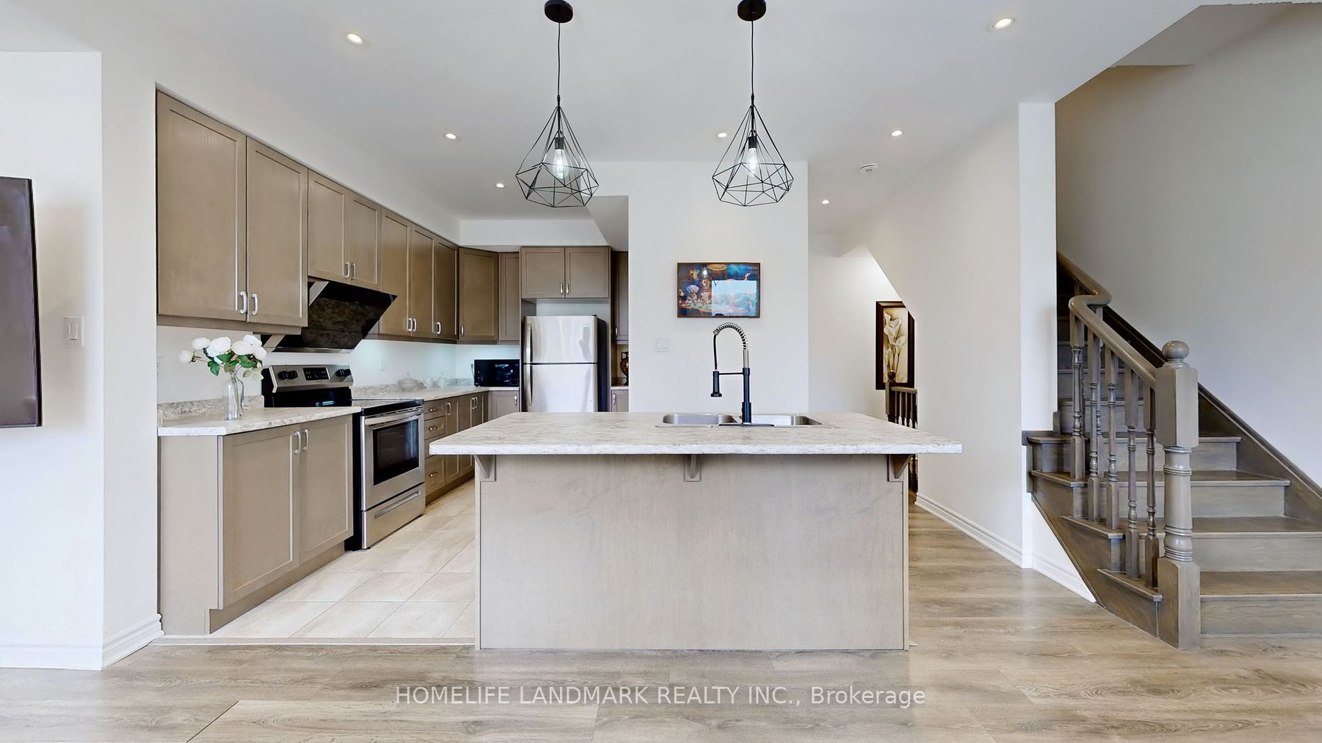 20 Adam Sellers Street, #28