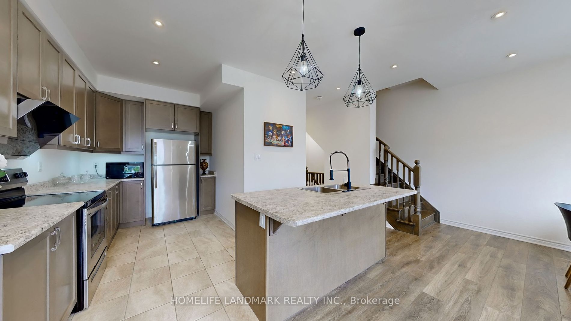 20 Adam Sellers Street, #28
