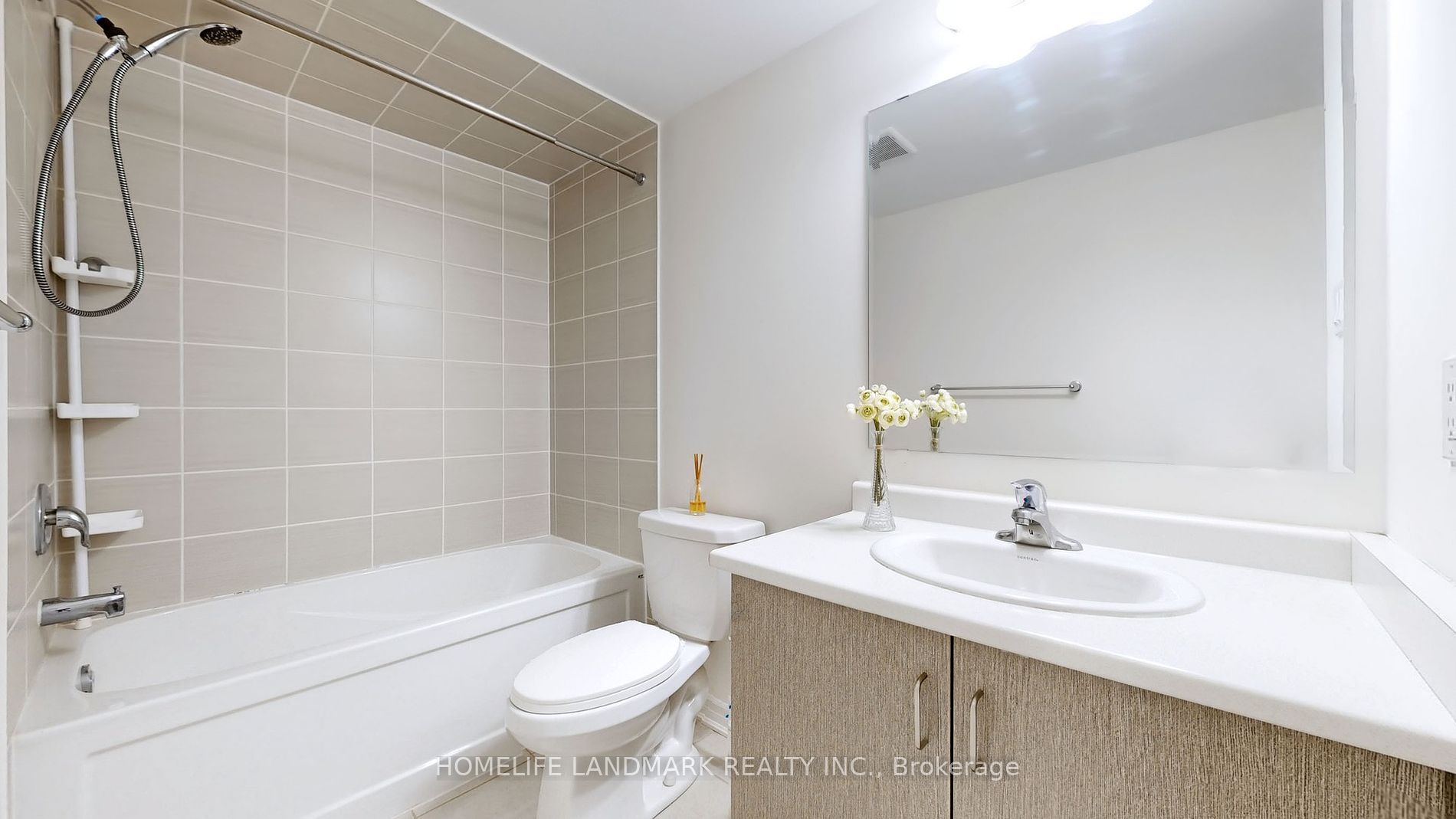 20 Adam Sellers Street, #28