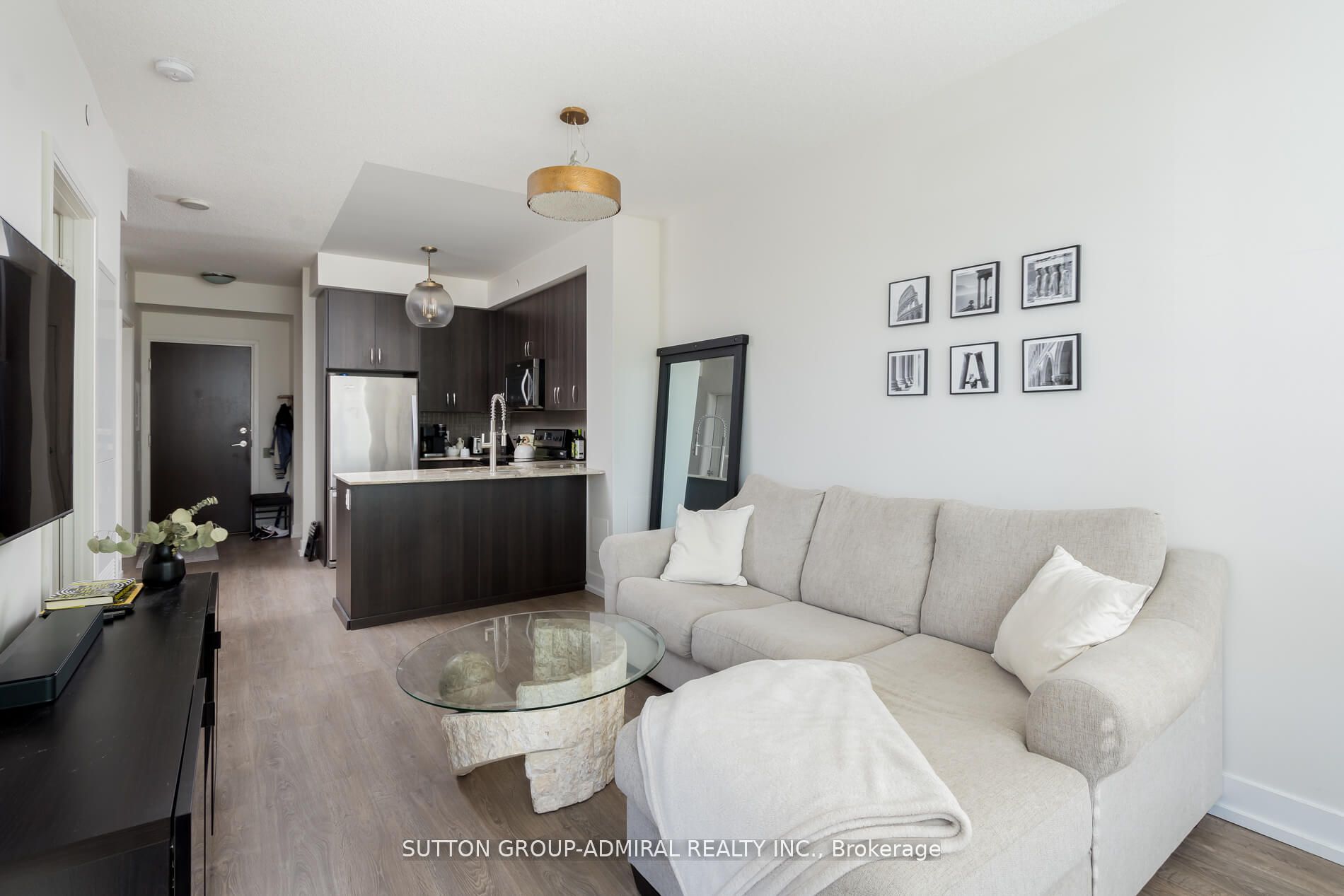 7608 Yonge St, #326