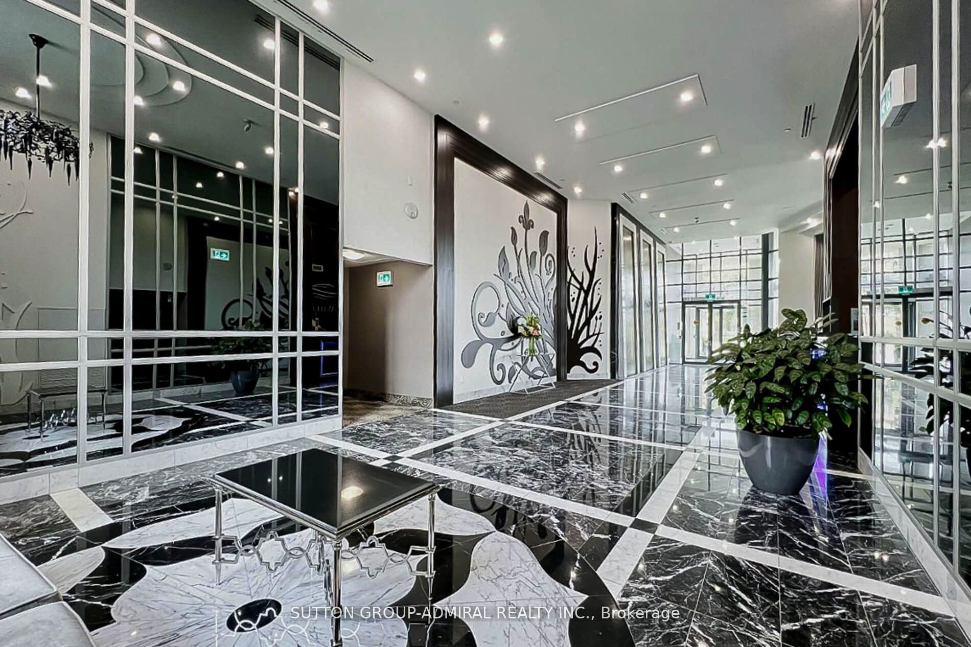 7608 Yonge St, #326