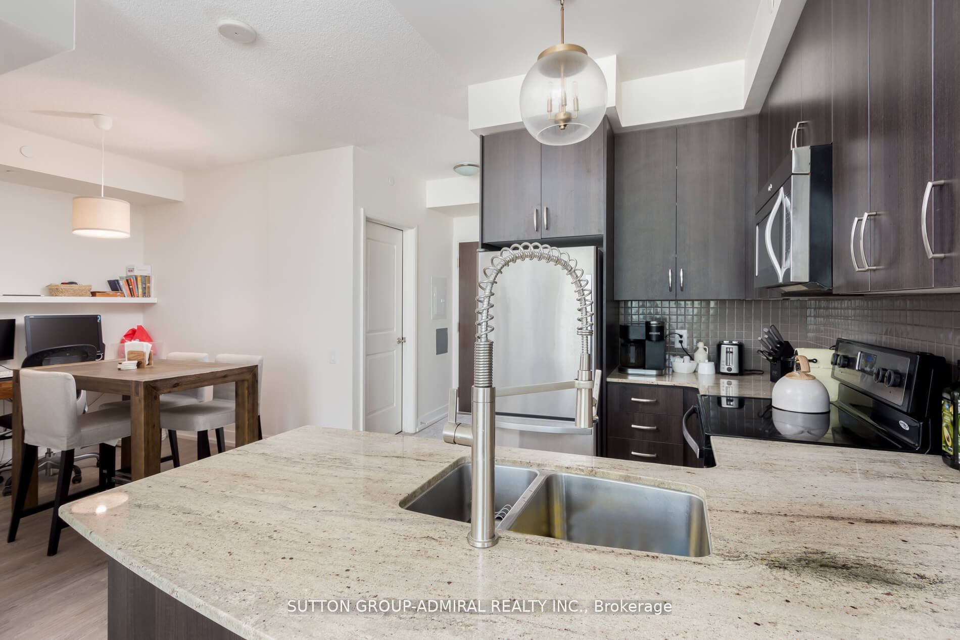 7608 Yonge St, #326