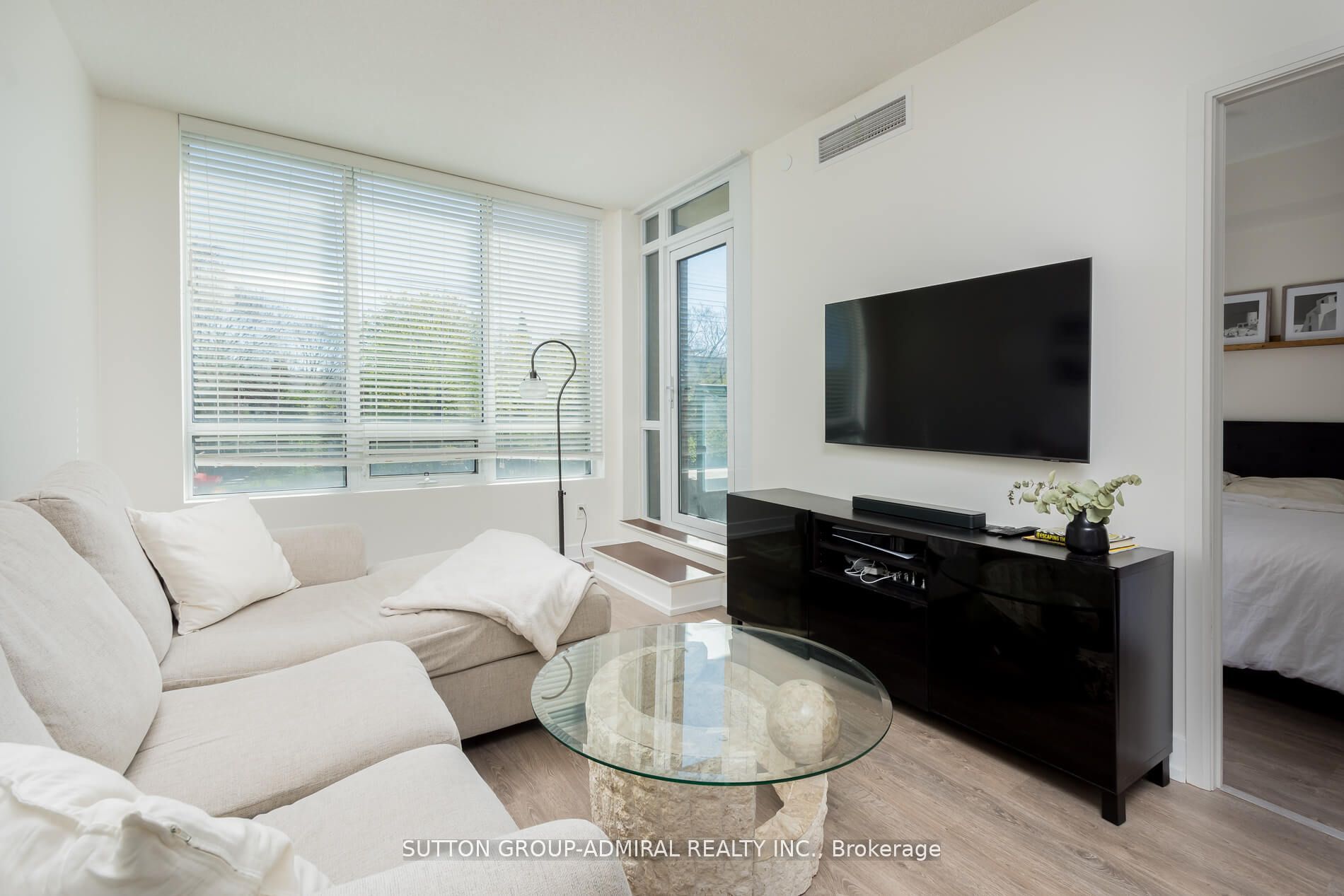 7608 Yonge St, #326