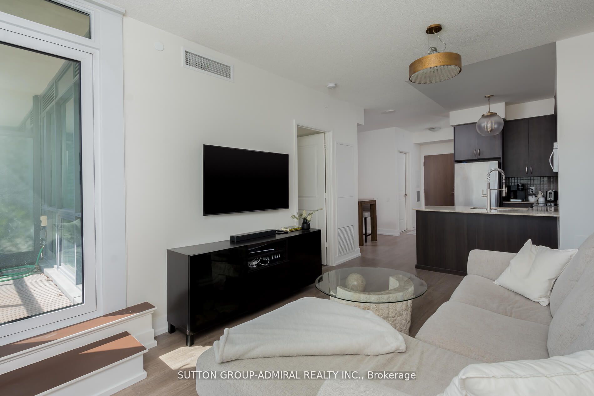 7608 Yonge St, #326