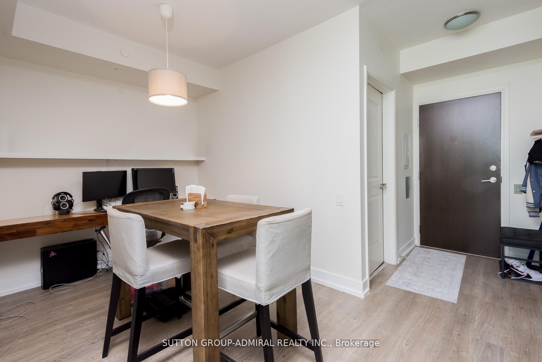7608 Yonge St, #326