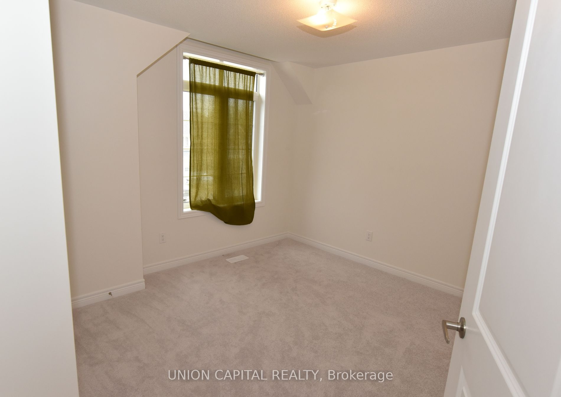 1378 Davis Loop N