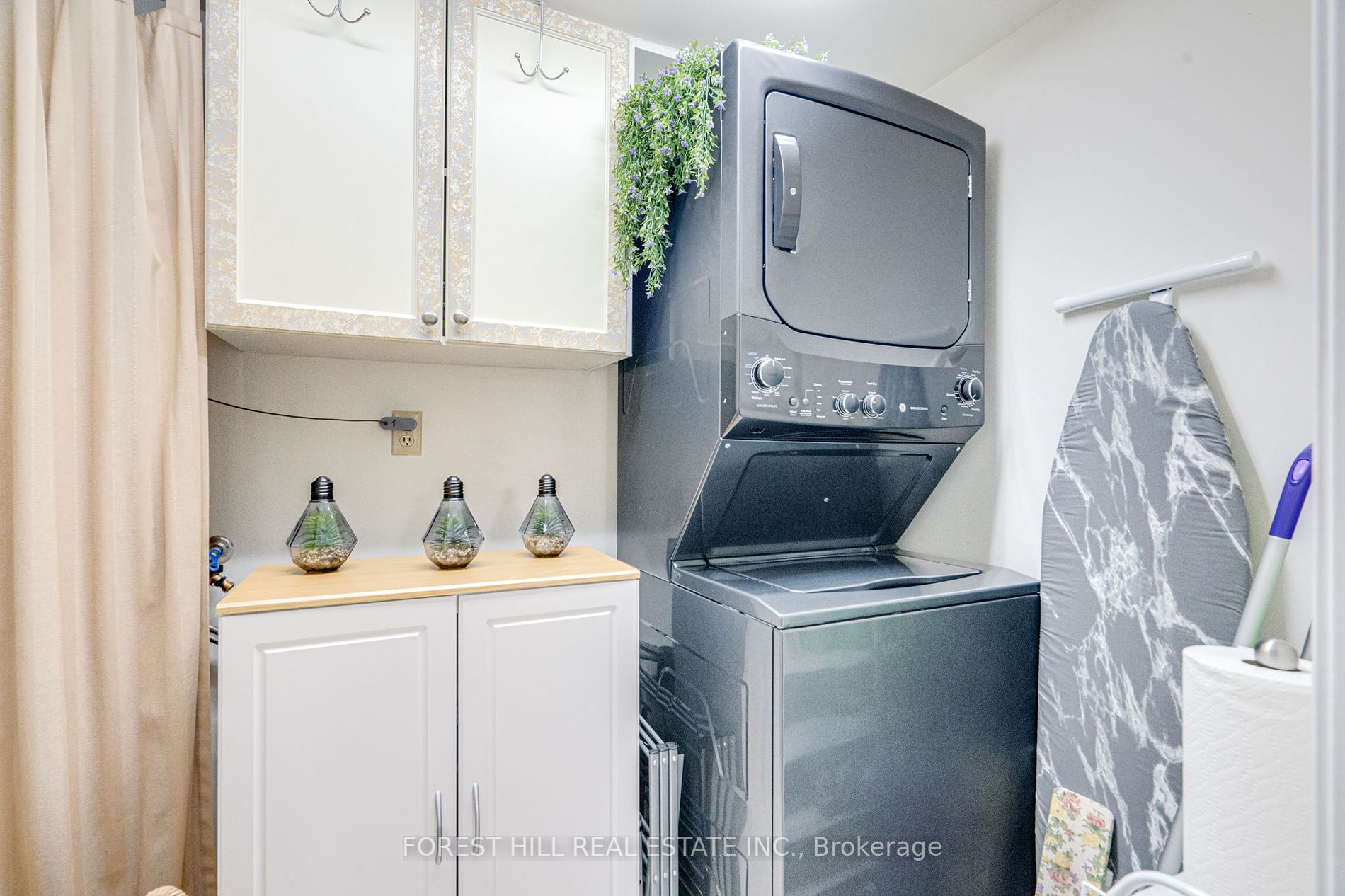 15390 Yonge St, #401