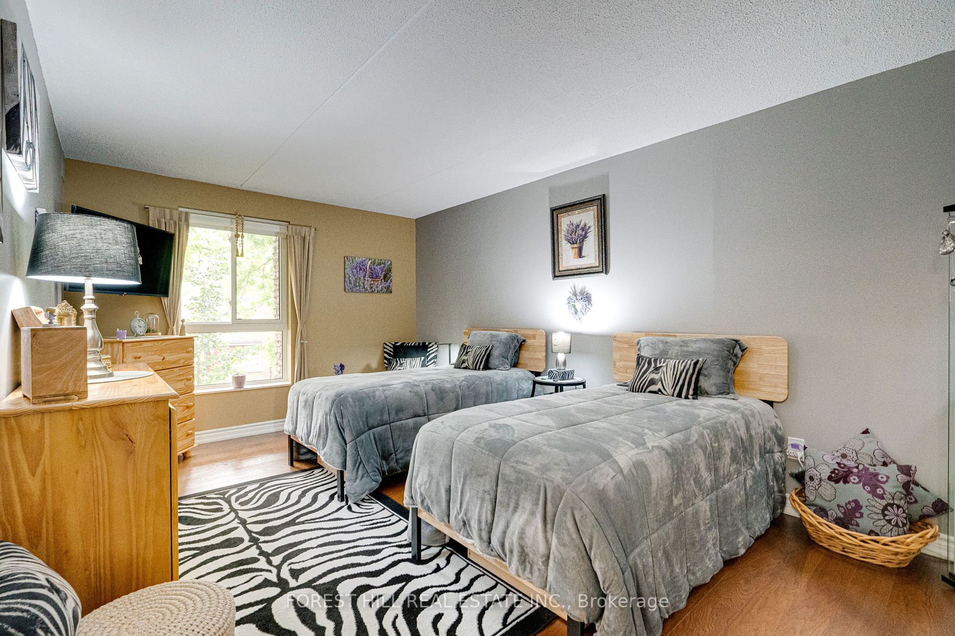 15390 Yonge St, #401