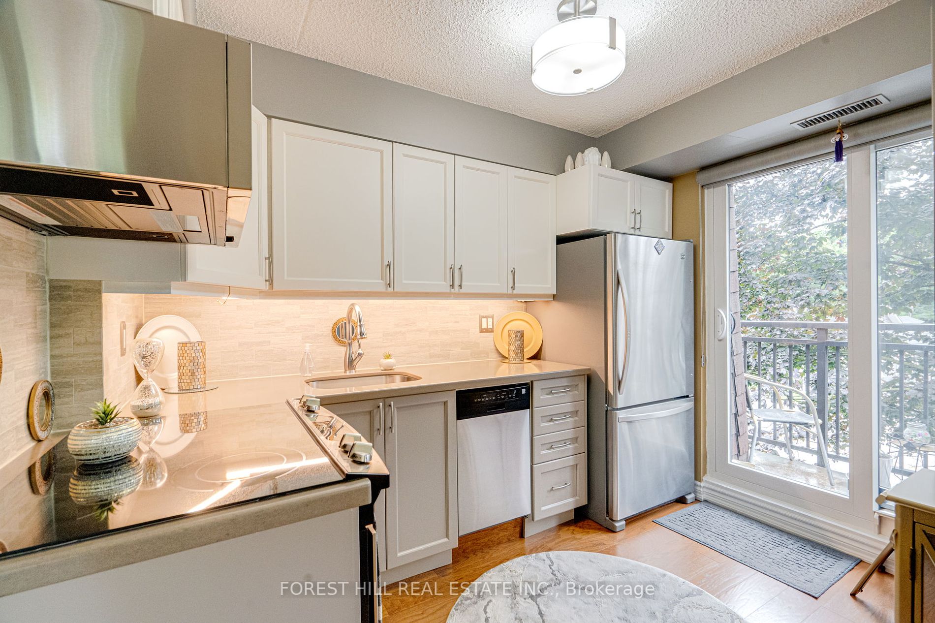 15390 Yonge St, #401