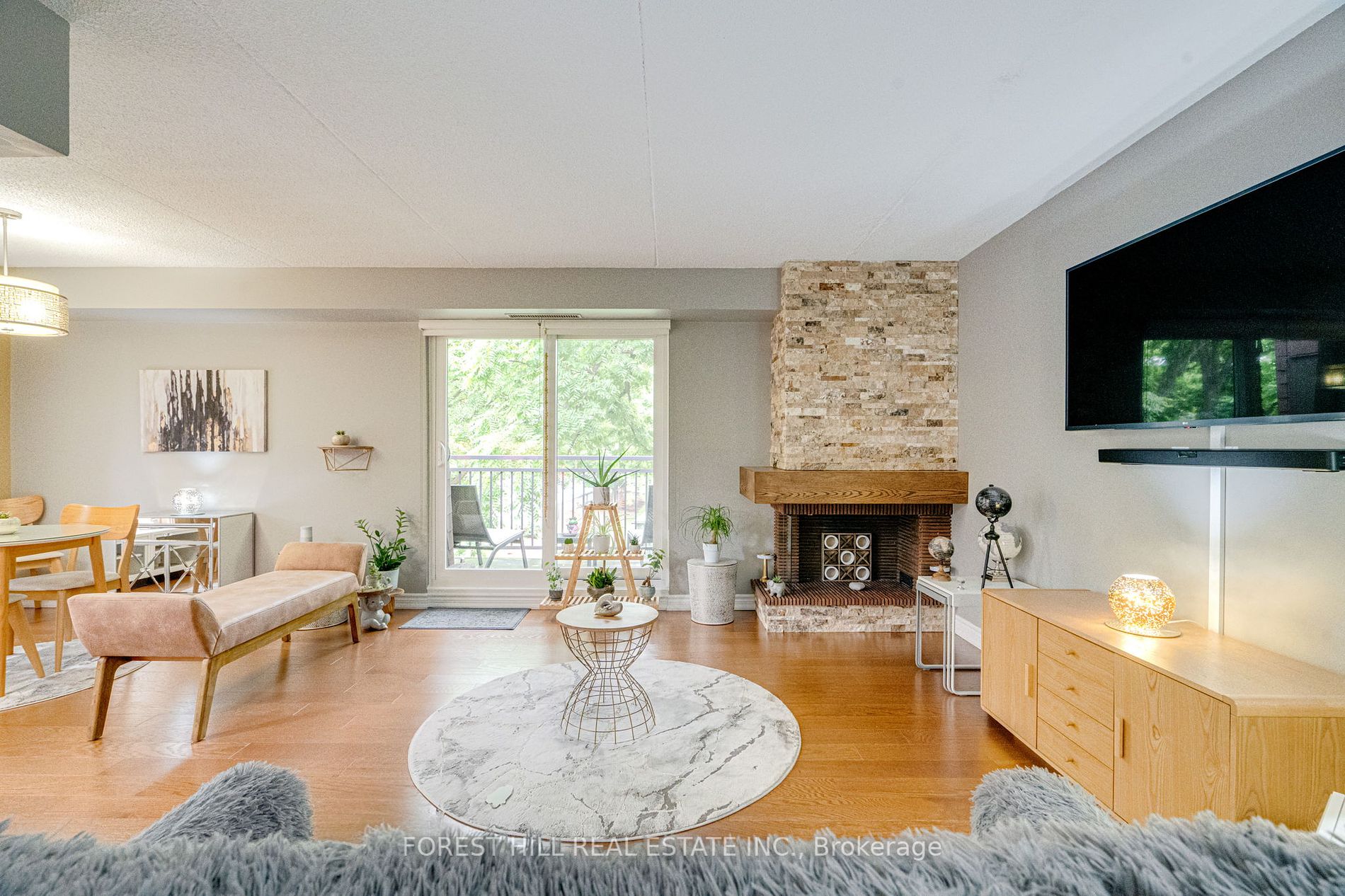 15390 Yonge St, #401