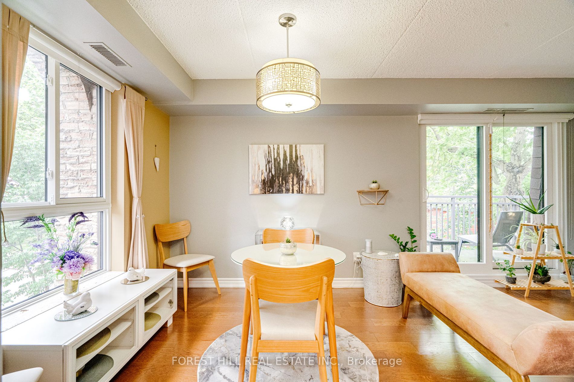 15390 Yonge St, #401