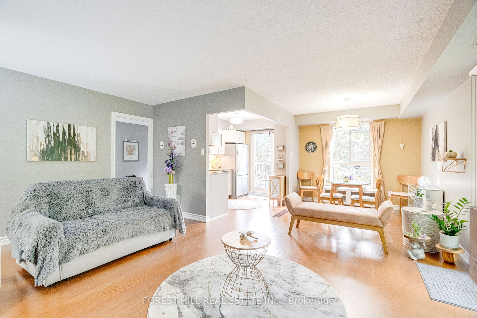 15390 Yonge St, #401