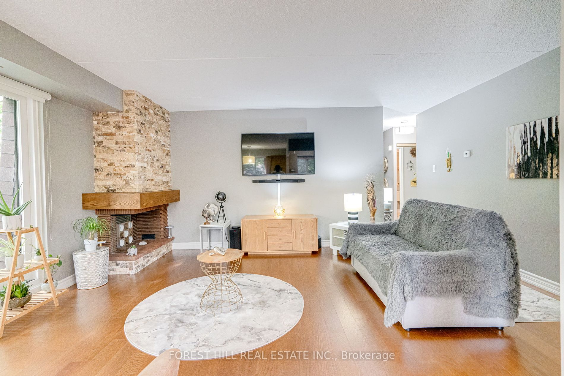 15390 Yonge St, #401
