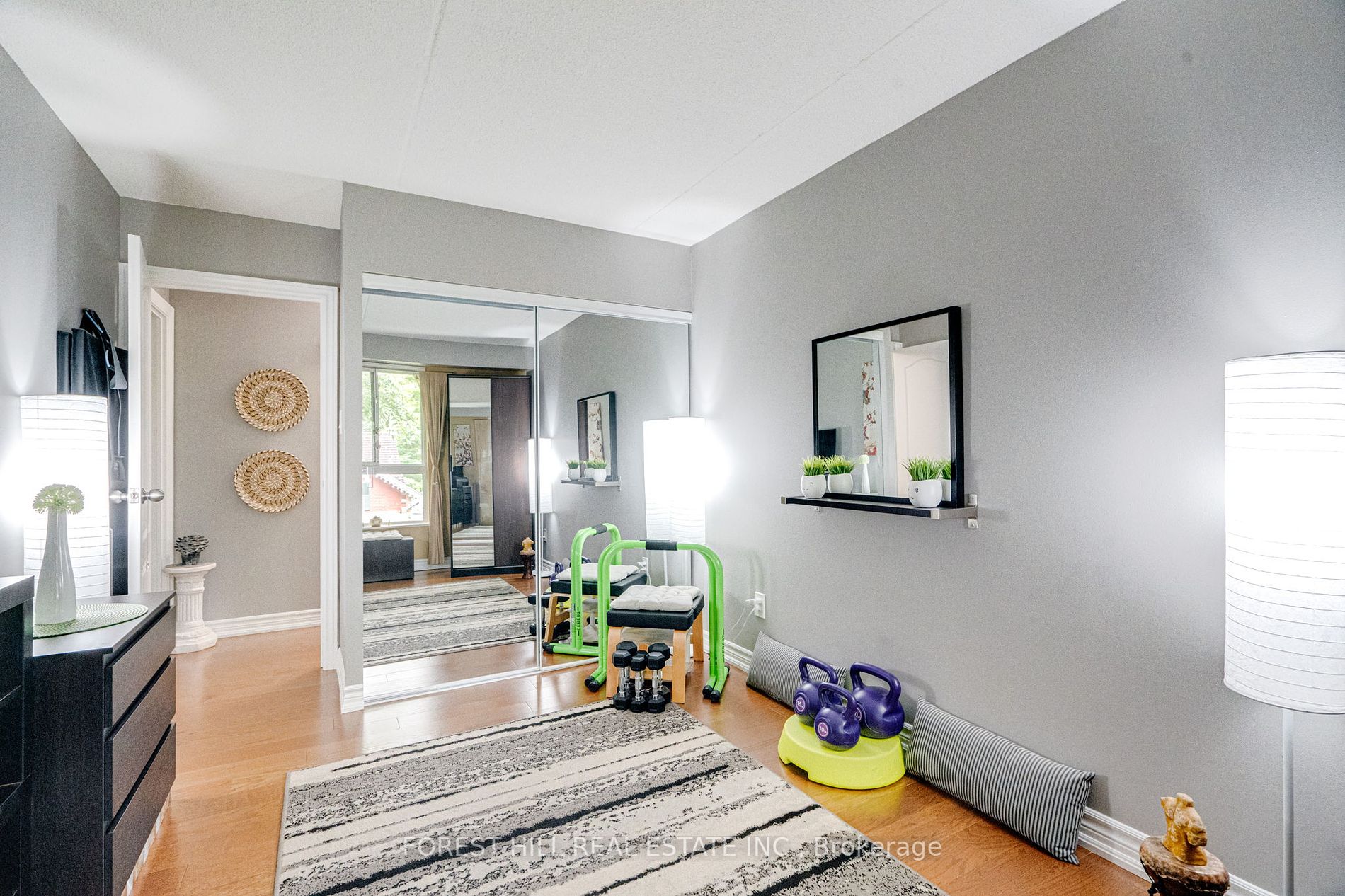 15390 Yonge St, #401