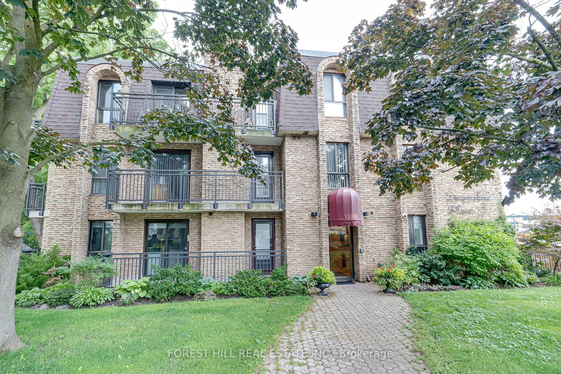 15390 Yonge St, #401